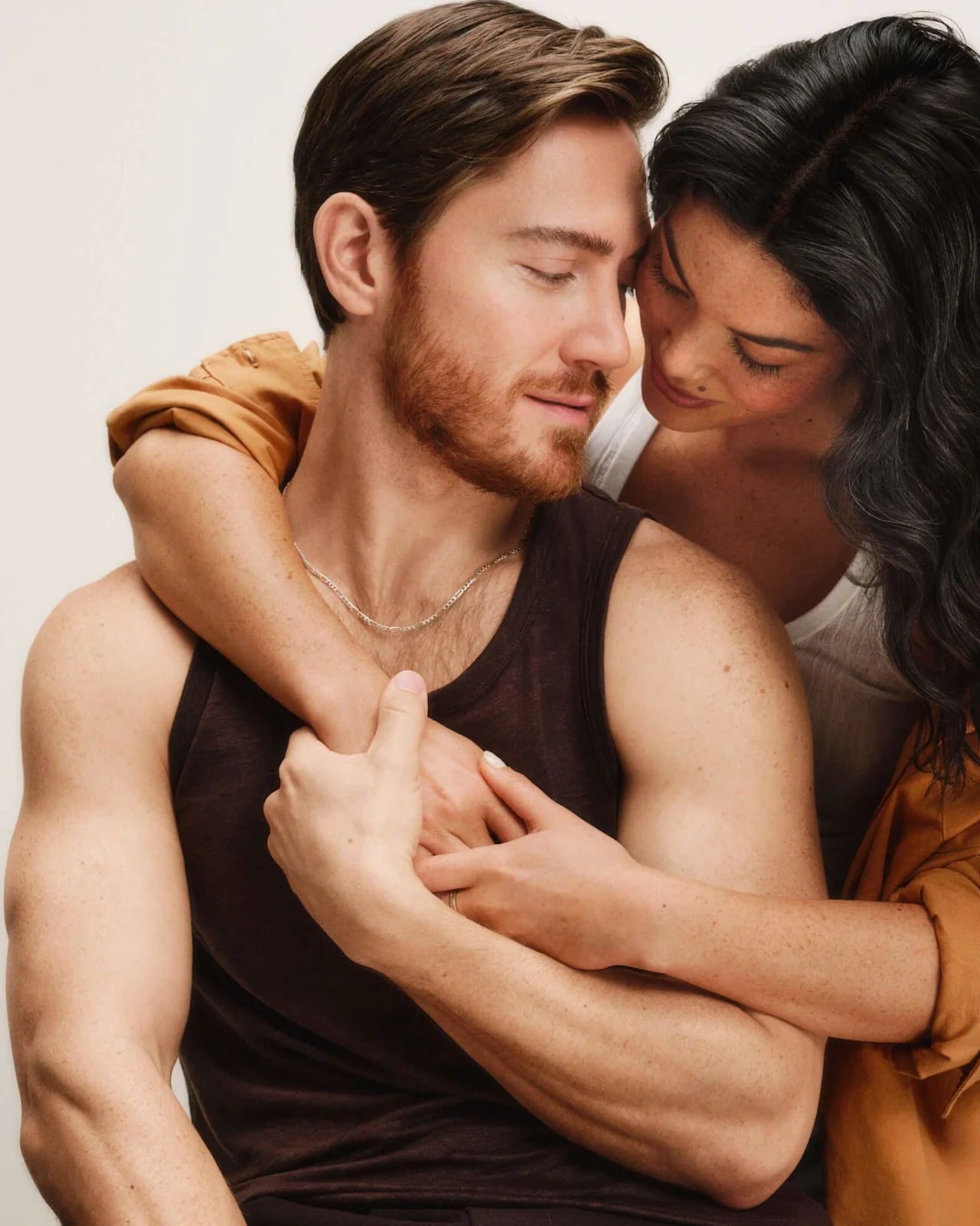 Genital Herpes pills in Ro package and happy people using the medication