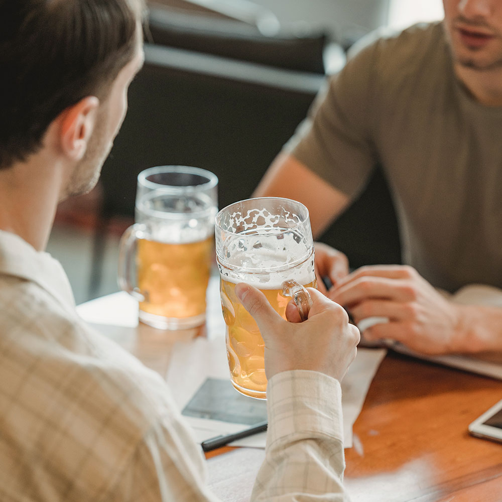 Porno uchta rus qizi va bir yalangoch