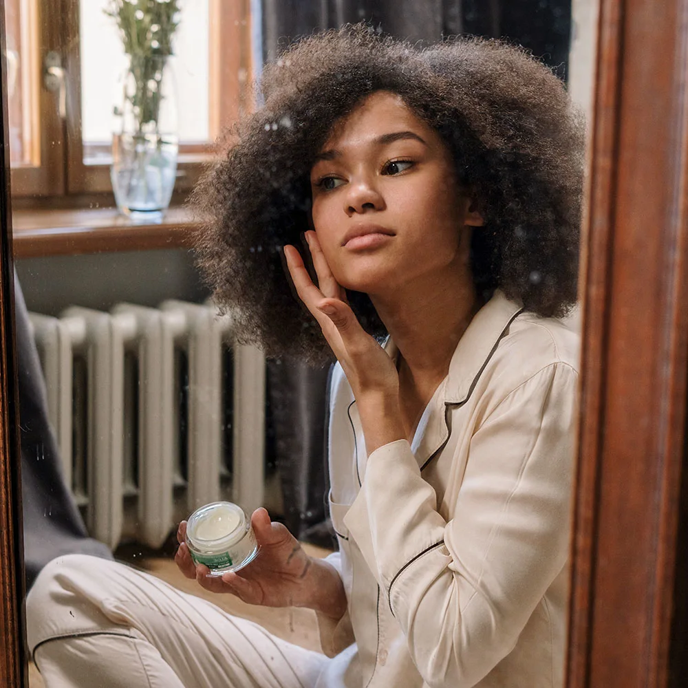 The difference between face serum and moisturizer - Desktop Image