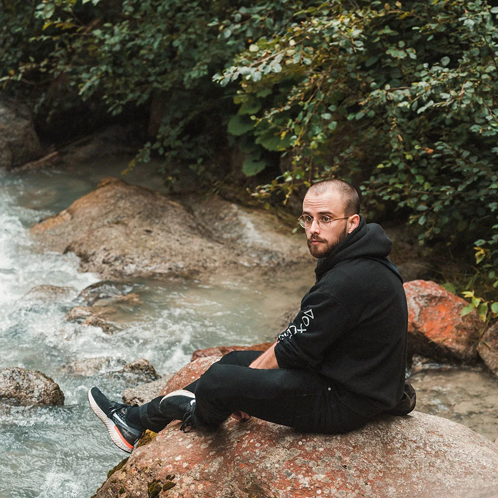 Scalp pimples: causes, treatments, prevention - Desktop Image