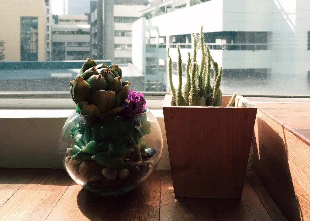 OC 10 ways to prioritize your mental health during work image f2e85dbe-affc-417a-bf8e-7d76b6c9ce94