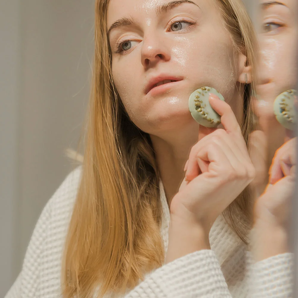 How to get rid of dead skin on your face - Desktop Image